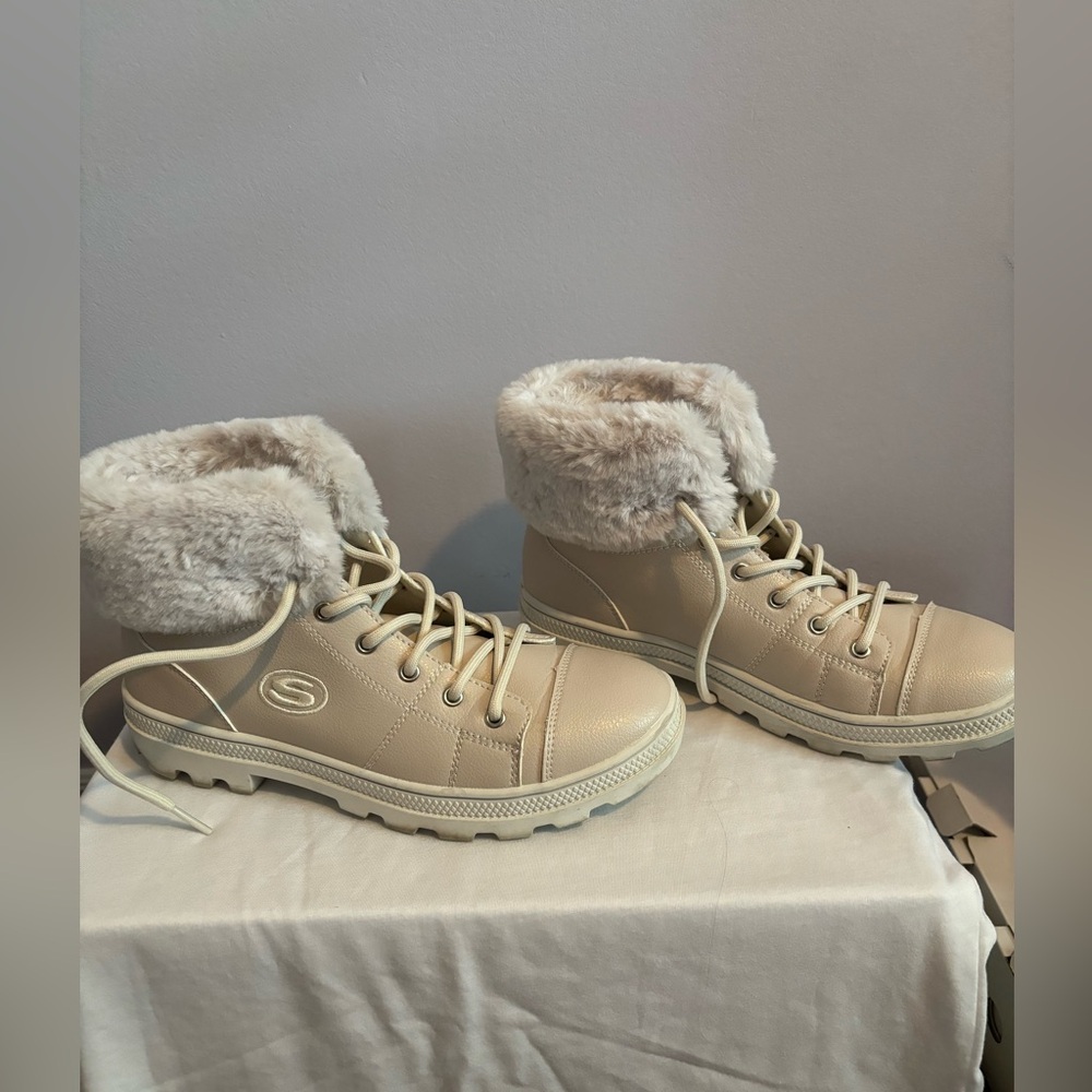 Sketchers so cute stylish boots